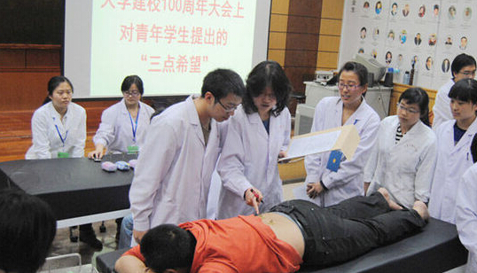 中醫(yī)人才儲備不足 “偽中醫(yī)”危害中醫(yī)發(fā)展