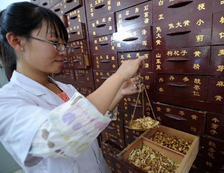 中醫(yī)藥進(jìn)課堂不能成為學(xué)生的新負(fù)擔(dān)