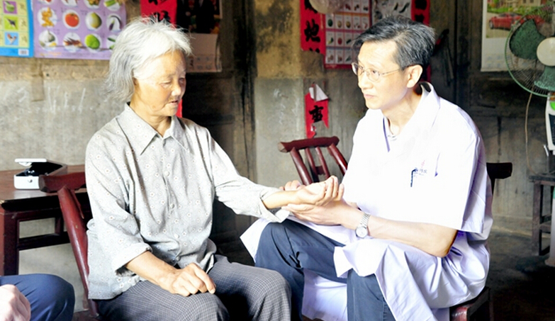 湖北省中醫(yī)院深入十堰市竹山縣寶豐鎮(zhèn)開展精準(zhǔn)扶貧結(jié)對(duì)幫扶工作