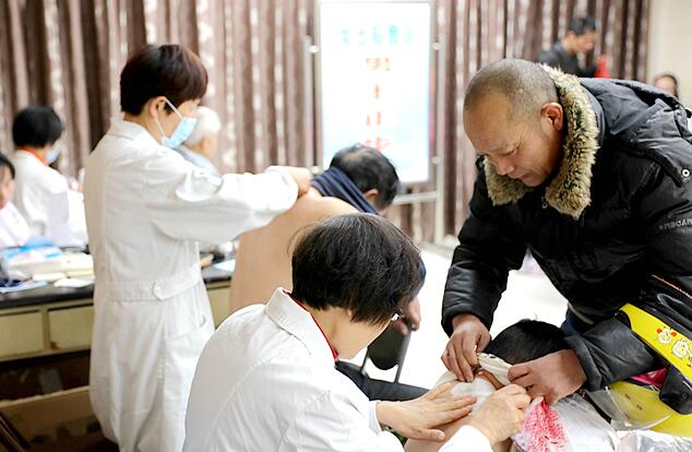 浙江省杭州市蕭山區(qū)中醫(yī)院傳統(tǒng)治療項(xiàng)目“冬病冬治貼敷療法”開(kāi)貼