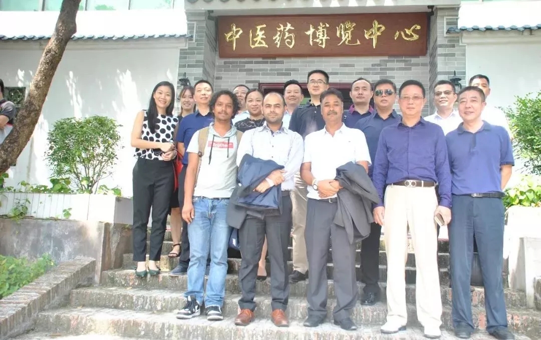 狄派克·班賈德領(lǐng)事一行參觀(guān)中醫(yī)藥文化博覽中心