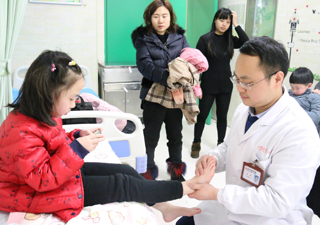 湖北省武漢市第一醫(yī)院兒科推出生長推拿，用推拿輔助調(diào)理患兒體質(zhì)