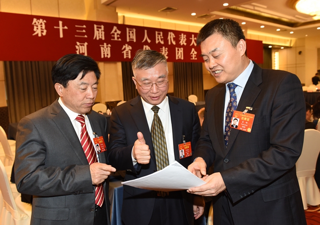 【圖說兩會(huì)】姜明代表：重建張仲景國醫(yī)大學(xué)要定好位