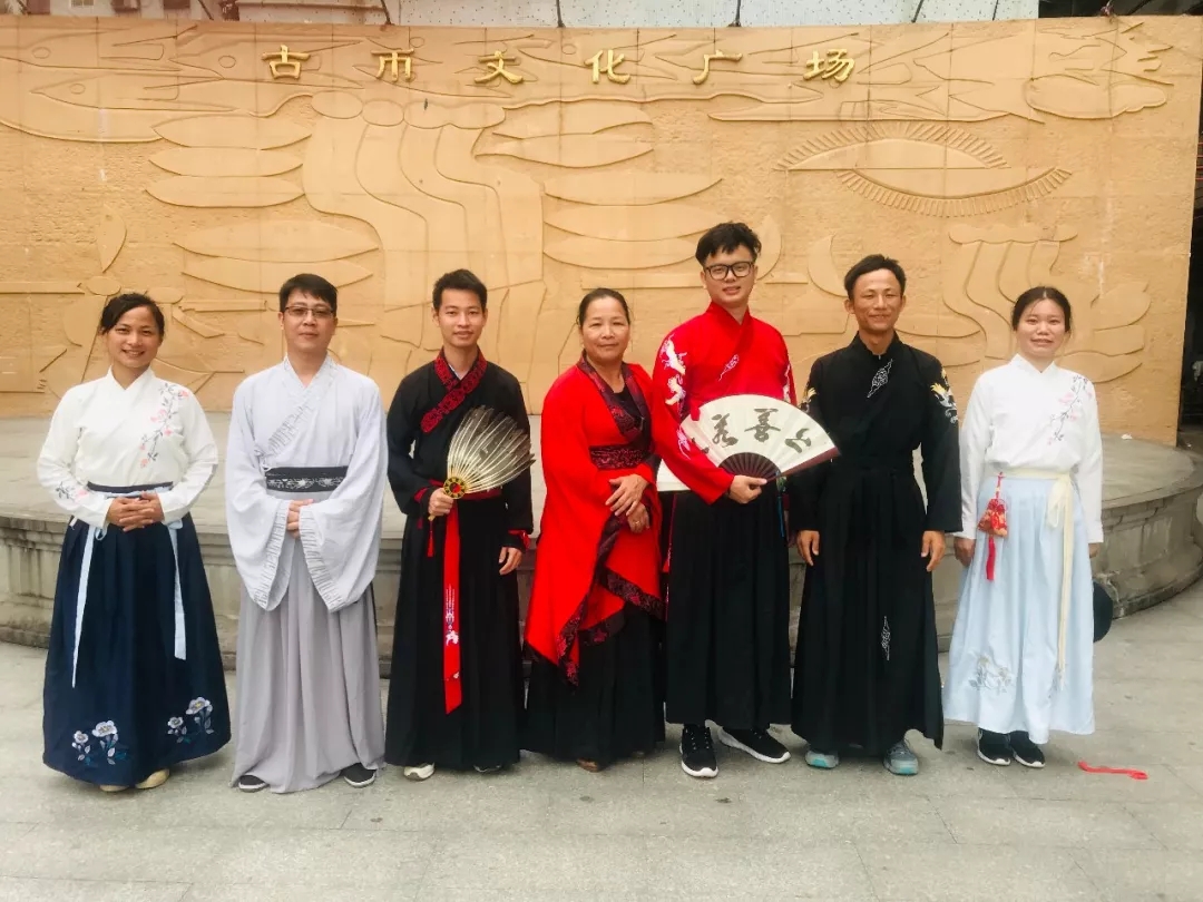 國醫(yī)小鎮(zhèn)科普工作團(tuán)隊活動后留影 