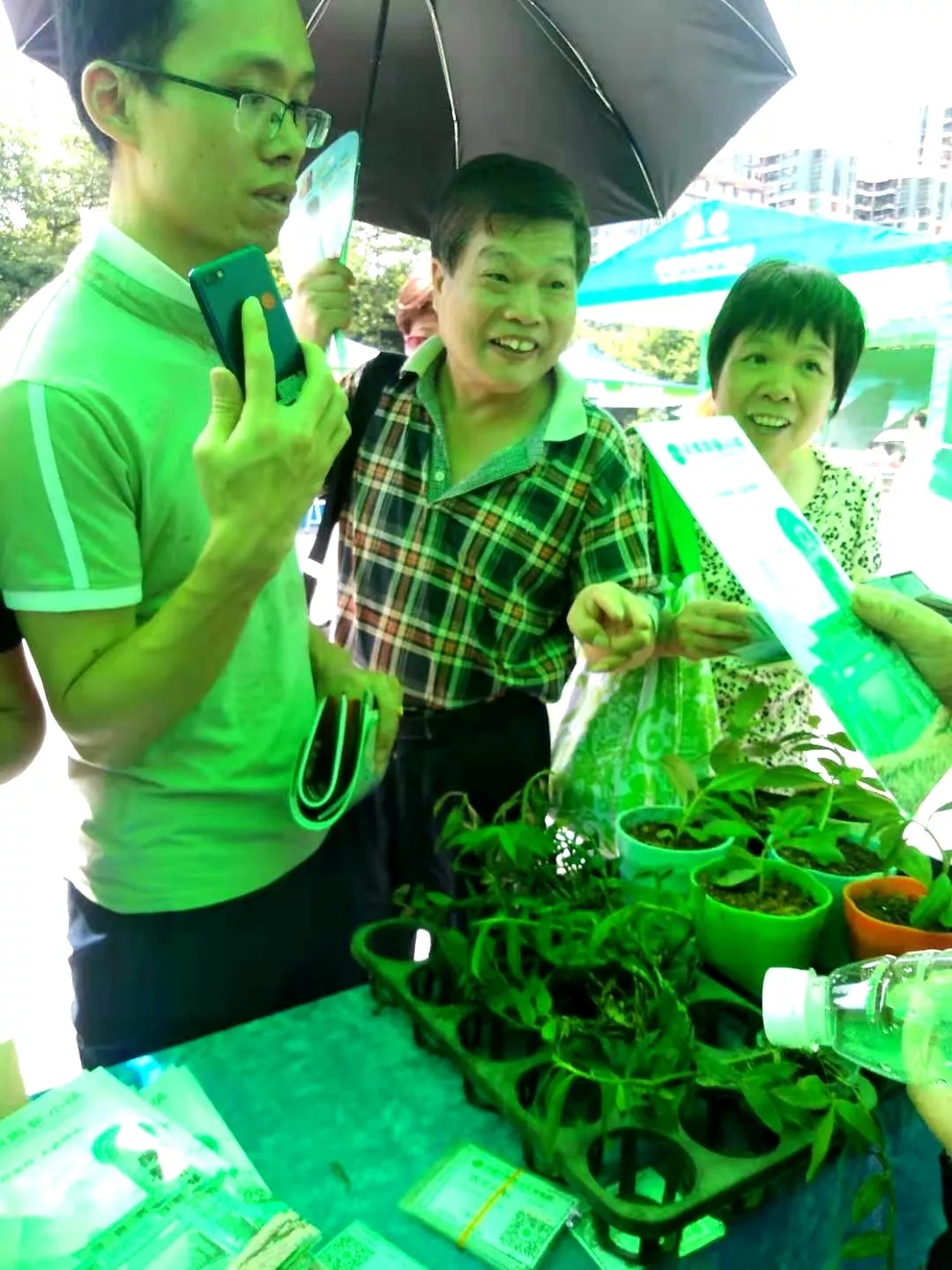 面對各種中醫(yī)藥知識提問，市民踴躍作答