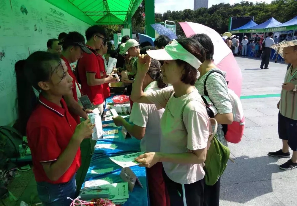 面對各種中醫(yī)藥知識提問，市民踴躍作答